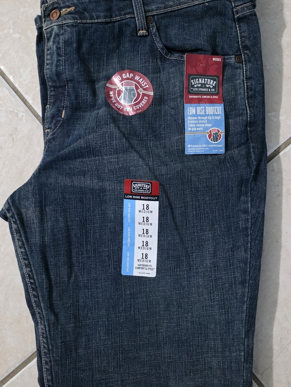 Levi's Signature‎ Low Rise Bootcut Jeans nwt
